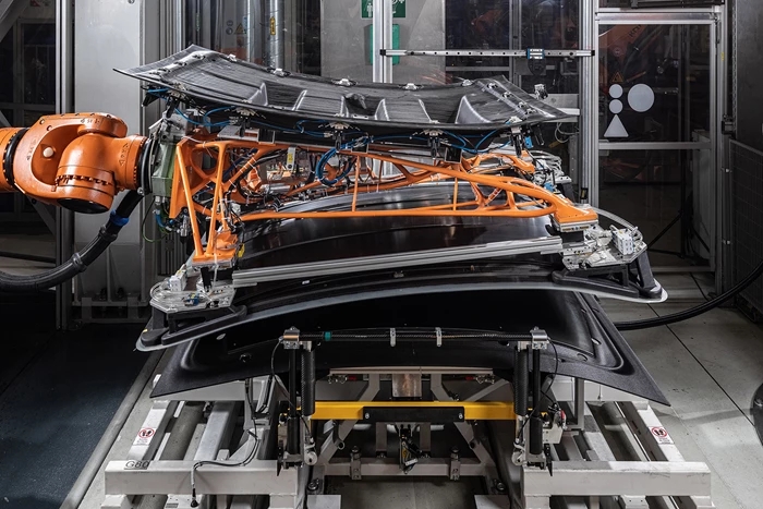 寶馬通過Stratasys 3D打印實現機器人夾具減重20%—30%